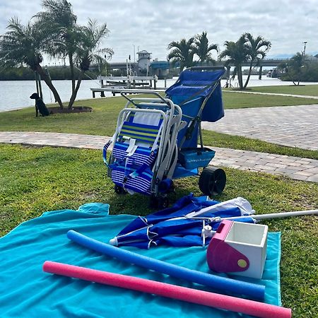 Guest Suite - Waterfront -Pool & Hot Tub- Walk To Beach Clearwater Beach Exteriör bild