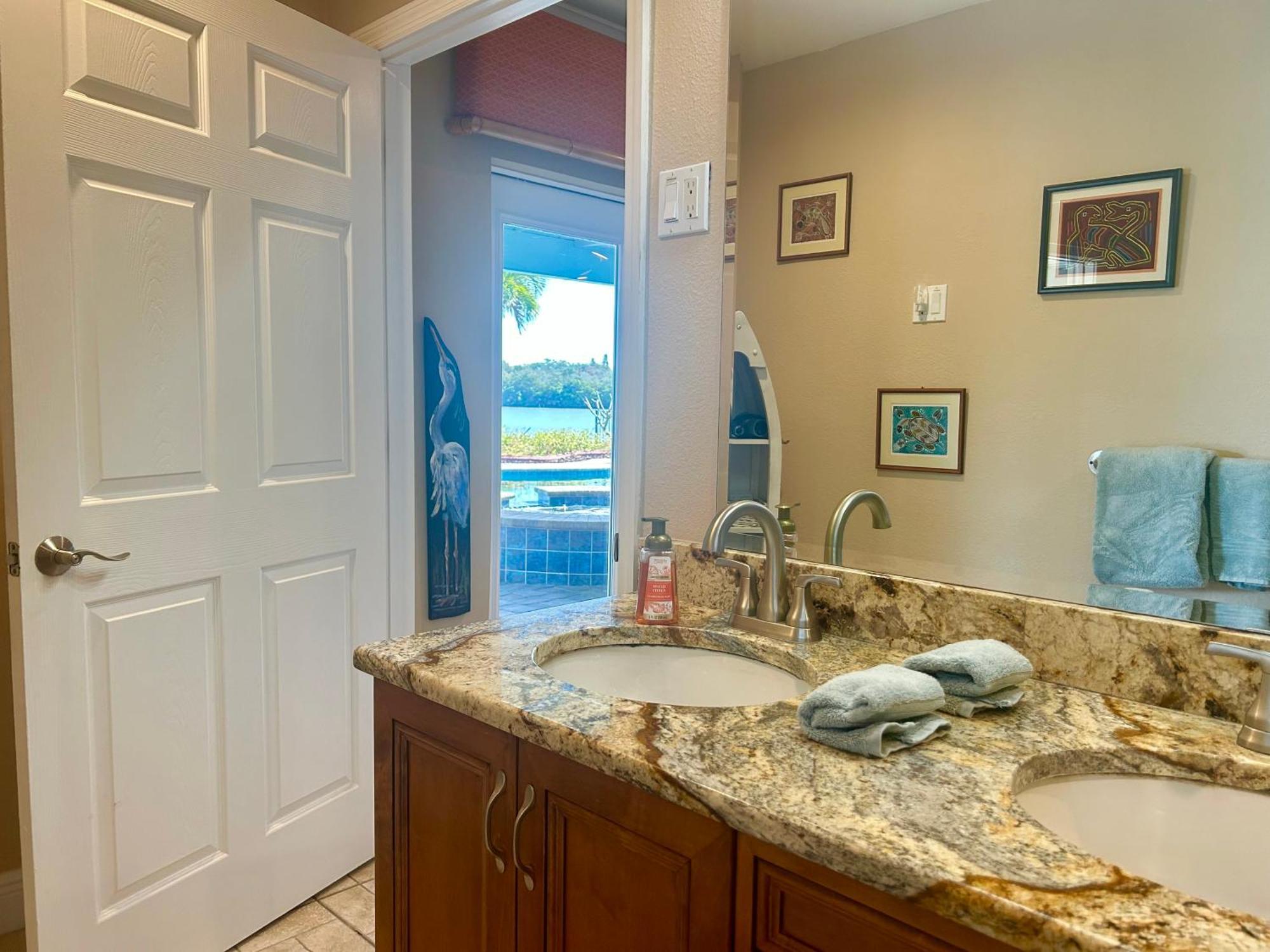Guest Suite - Waterfront -Pool & Hot Tub- Walk To Beach Clearwater Beach Exteriör bild