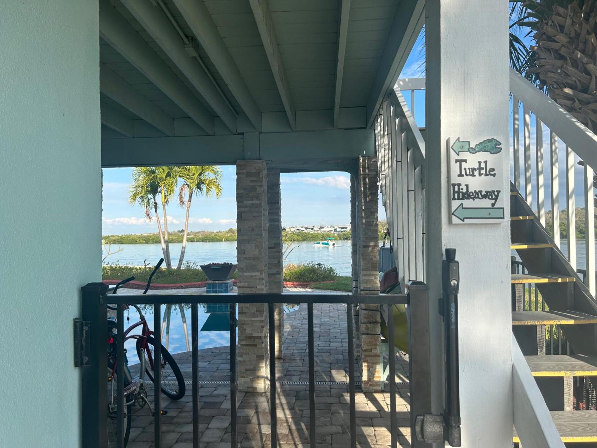 Guest Suite - Waterfront -Pool & Hot Tub- Walk To Beach Clearwater Beach Exteriör bild