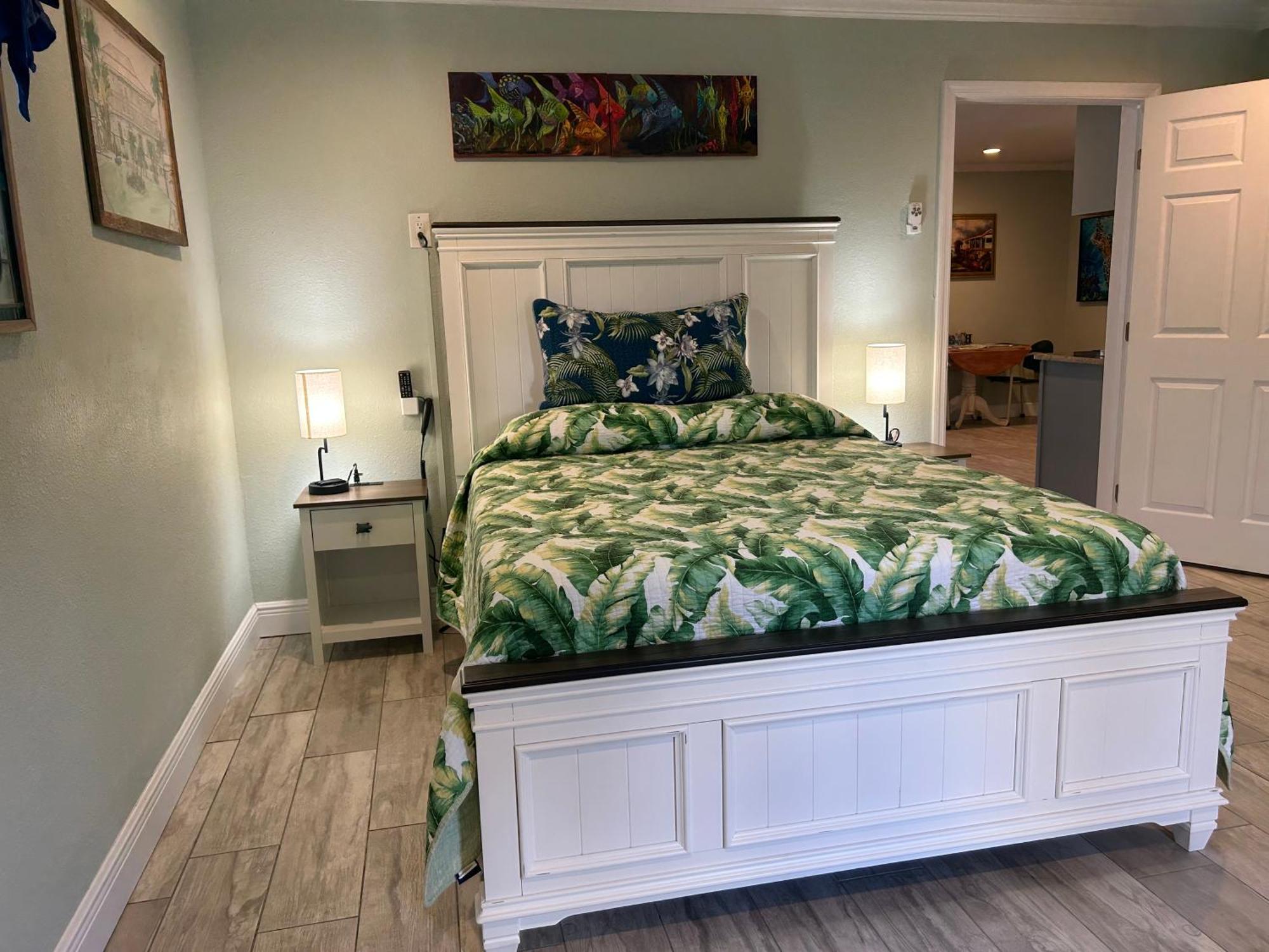 Guest Suite - Waterfront -Pool & Hot Tub- Walk To Beach Clearwater Beach Exteriör bild